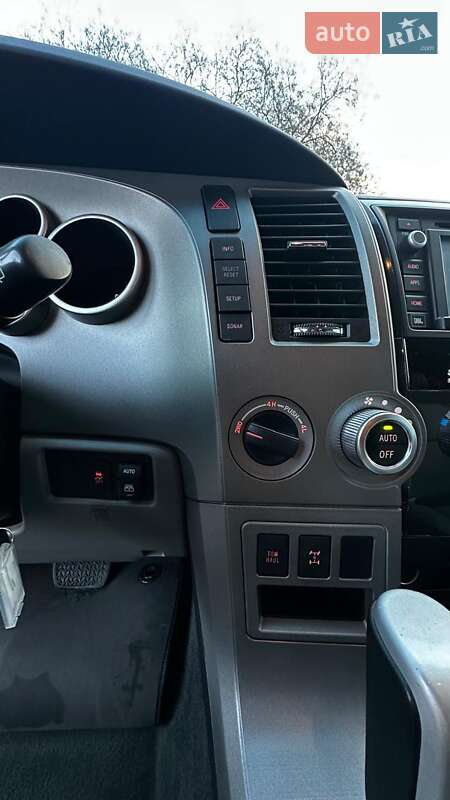 Внедорожник / Кроссовер Toyota Sequoia 2015 в Одессе фото 26 Внедорожник / Кроссовер Toyota Sequoia 2015 в Одессе