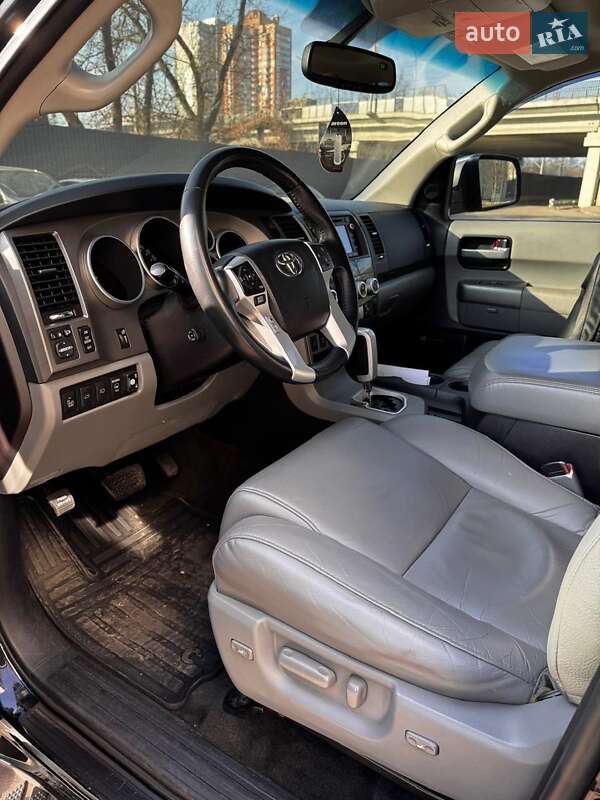Внедорожник / Кроссовер Toyota Sequoia 2017 в Киеве фото 2 Внедорожник / Кроссовер Toyota Sequoia 2017 в Киеве