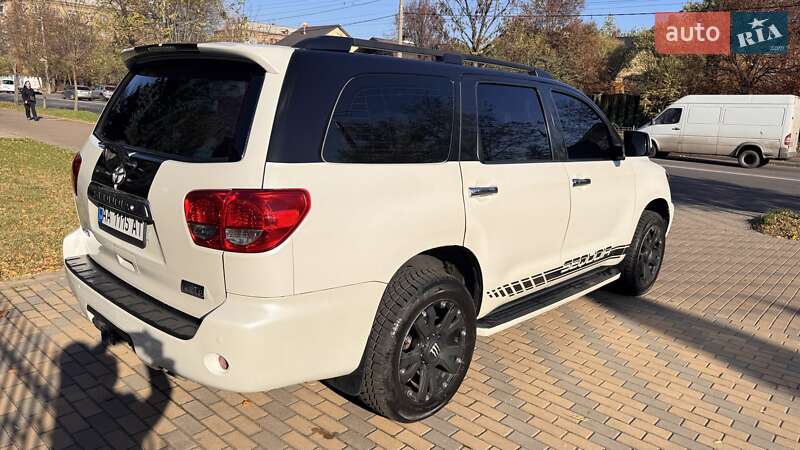 Внедорожник / Кроссовер Toyota Sequoia 2016 в Киеве