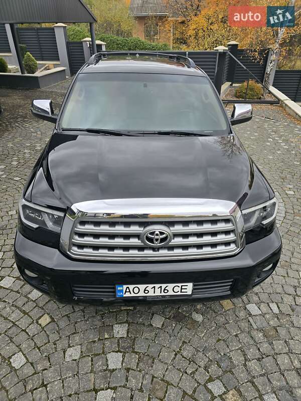 Внедорожник / Кроссовер Toyota Sequoia 2016 в Ужгороде