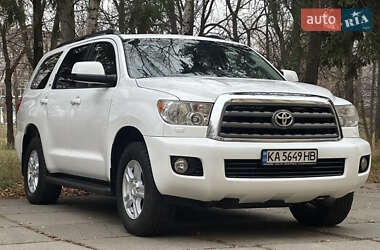 Внедорожник / Кроссовер Toyota Sequoia 2014 в Киеве
