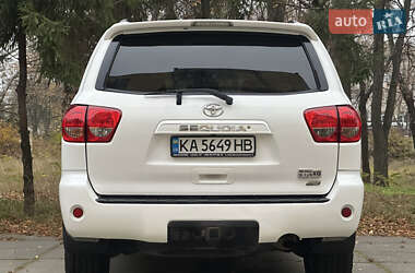 Внедорожник / Кроссовер Toyota Sequoia 2014 в Киеве