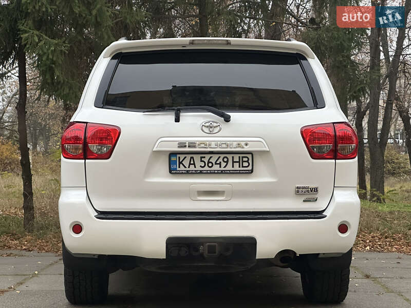 Позашляховик / Кросовер Toyota Sequoia 2014 в Києві