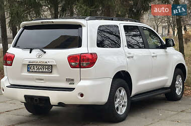 Внедорожник / Кроссовер Toyota Sequoia 2014 в Киеве