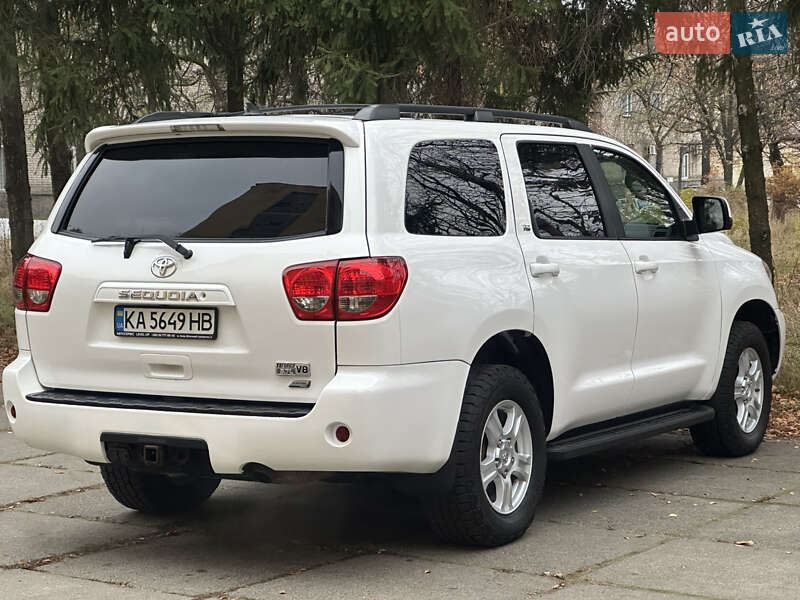 Позашляховик / Кросовер Toyota Sequoia 2014 в Києві