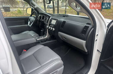 Внедорожник / Кроссовер Toyota Sequoia 2014 в Киеве