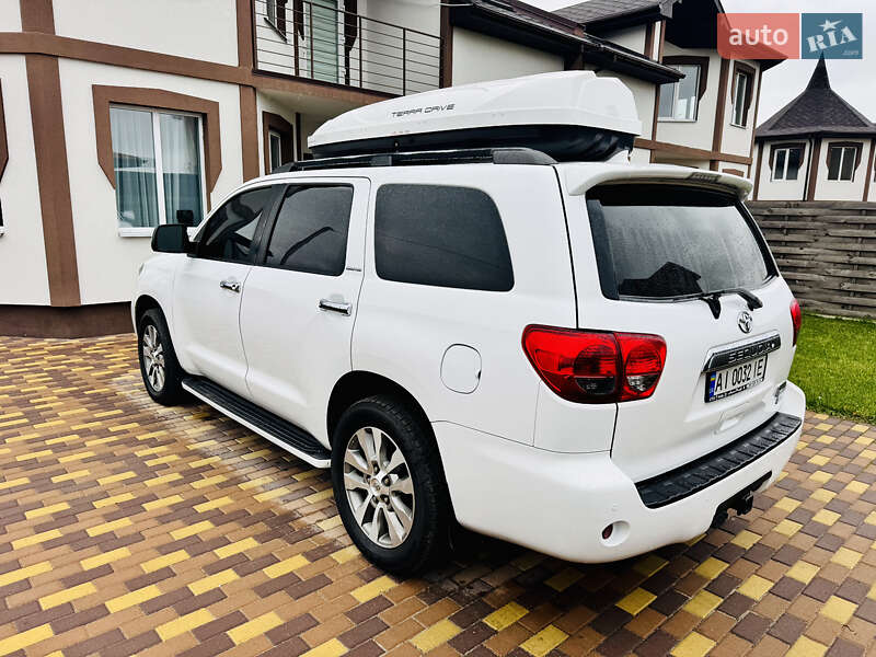 Позашляховик / Кросовер Toyota Sequoia 2015 в Києві