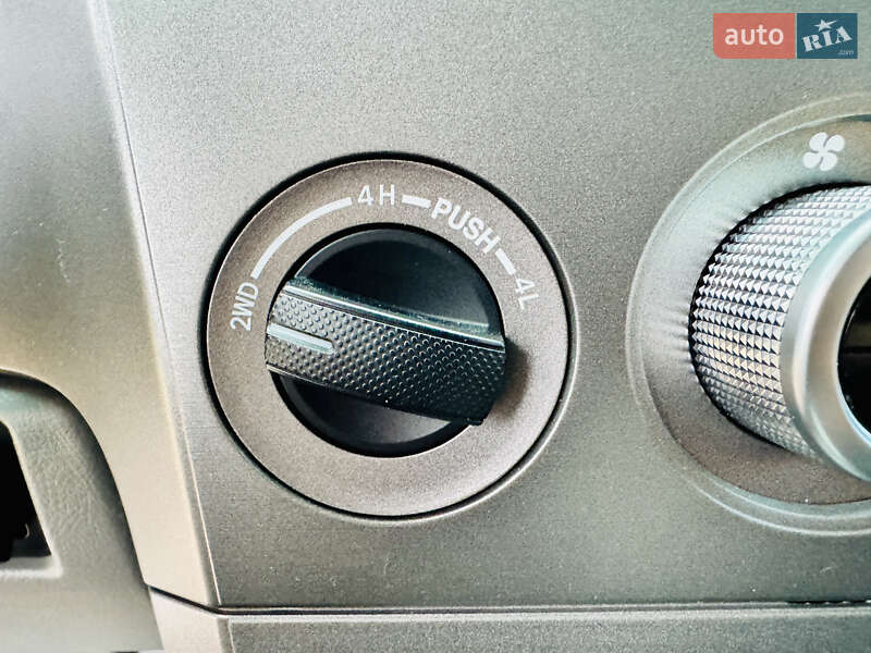 Позашляховик / Кросовер Toyota Sequoia 2015 в Києві