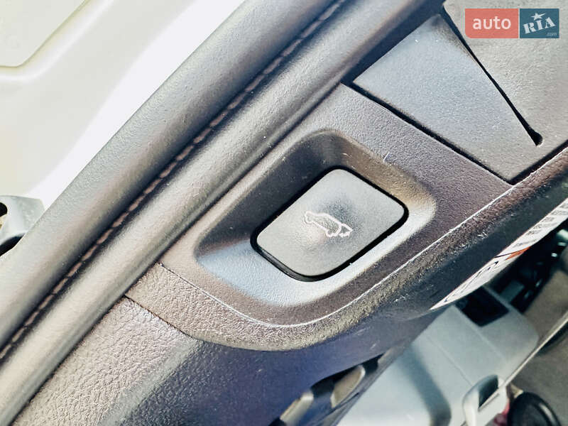 Позашляховик / Кросовер Toyota Sequoia 2015 в Києві