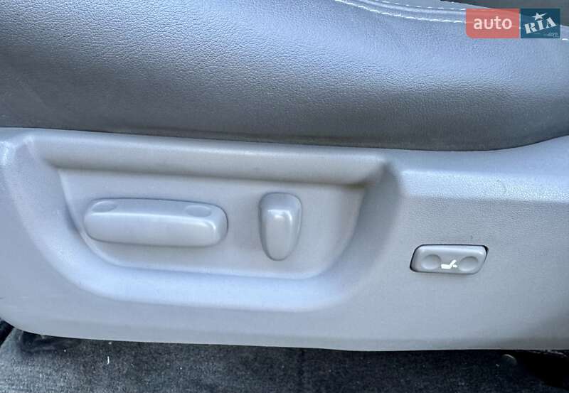 Позашляховик / Кросовер Toyota Sequoia 2011 в Києві фото 19 Позашляховик / Кросовер Toyota Sequoia 2011 в Києві