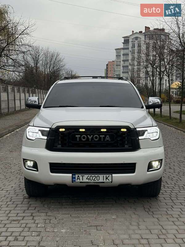 Внедорожник / Кроссовер Toyota Sequoia 2013 в Ивано-Франковске