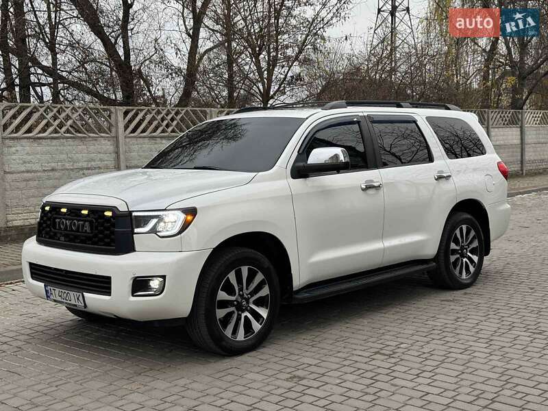 Внедорожник / Кроссовер Toyota Sequoia 2013 в Ивано-Франковске