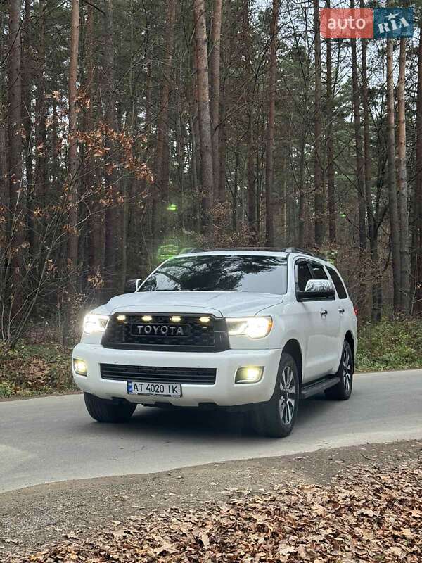 Внедорожник / Кроссовер Toyota Sequoia 2013 в Ивано-Франковске