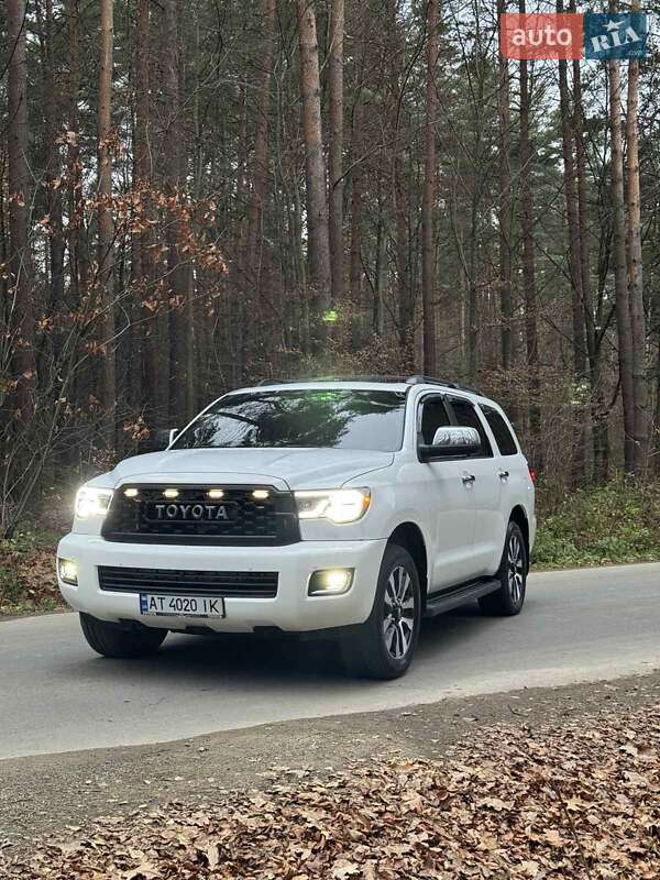 Внедорожник / Кроссовер Toyota Sequoia 2013 в Ивано-Франковске