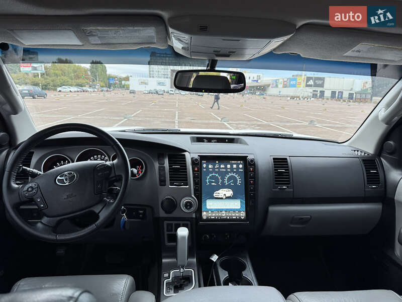 Внедорожник / Кроссовер Toyota Sequoia 2011 в Житомире