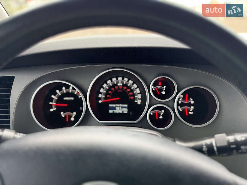 Внедорожник / Кроссовер Toyota Sequoia 2011 в Житомире