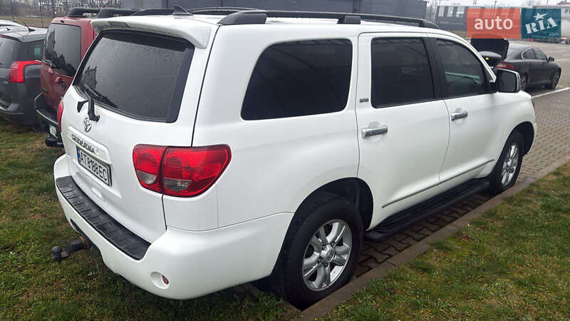 Внедорожник / Кроссовер Toyota Sequoia 2011 в Каменец-Подольском
