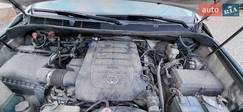 Внедорожник / Кроссовер Toyota Sequoia 2018 в Киеве фото 15 Внедорожник / Кроссовер Toyota Sequoia 2018 в Киеве