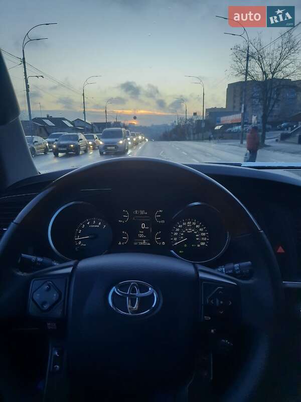 Внедорожник / Кроссовер Toyota Sequoia 2018 в Киеве фото 16 Внедорожник / Кроссовер Toyota Sequoia 2018 в Киеве