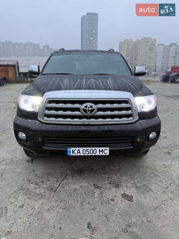 Позашляховик / Кросовер Toyota Sequoia 2016 в Києві