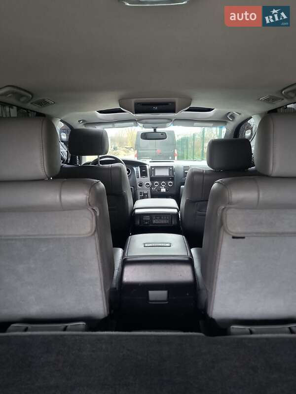 Позашляховик / Кросовер Toyota Sequoia 2014 в Києві