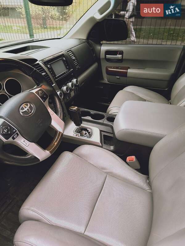 Позашляховик / Кросовер Toyota Sequoia 2014 в Києві