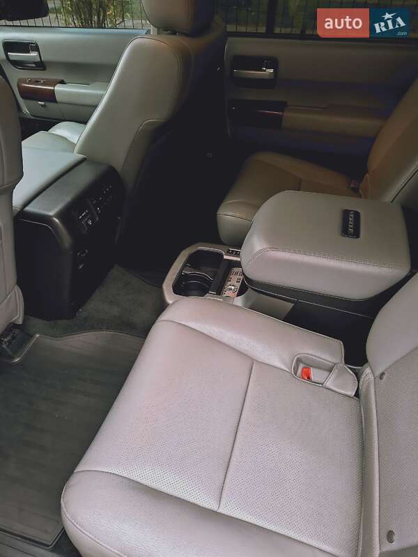 Позашляховик / Кросовер Toyota Sequoia 2014 в Києві