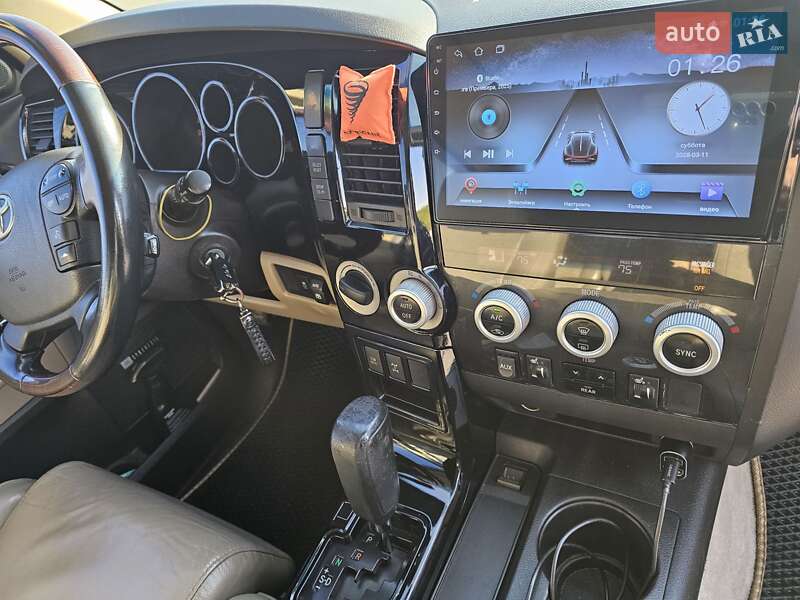 Позашляховик / Кросовер Toyota Sequoia 2008 в Дніпрі