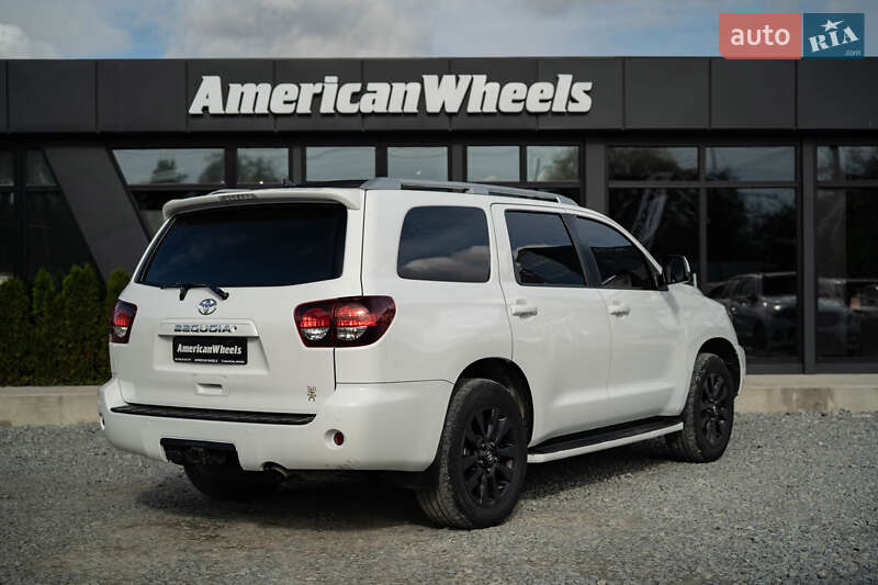 Позашляховик / Кросовер Toyota Sequoia 2018 в Чернівцях