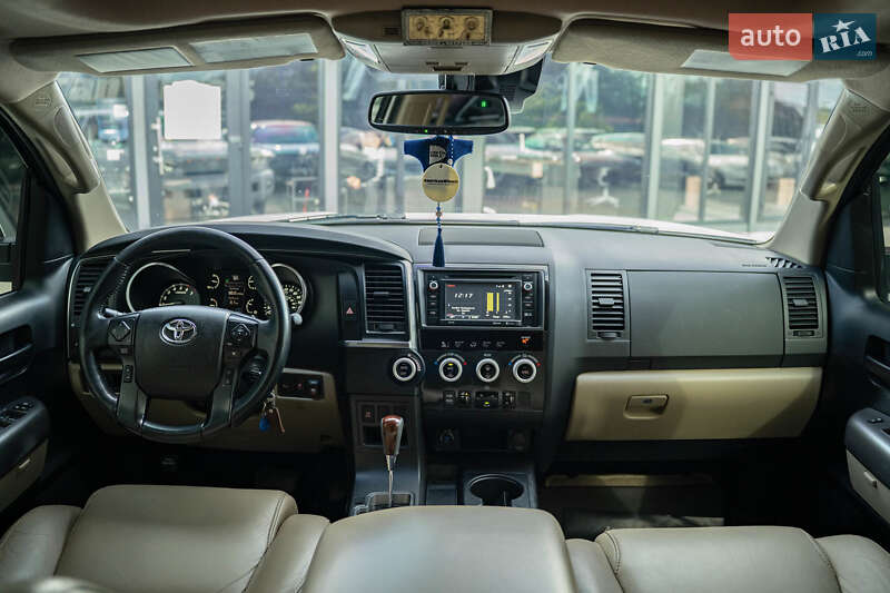 Позашляховик / Кросовер Toyota Sequoia 2018 в Чернівцях