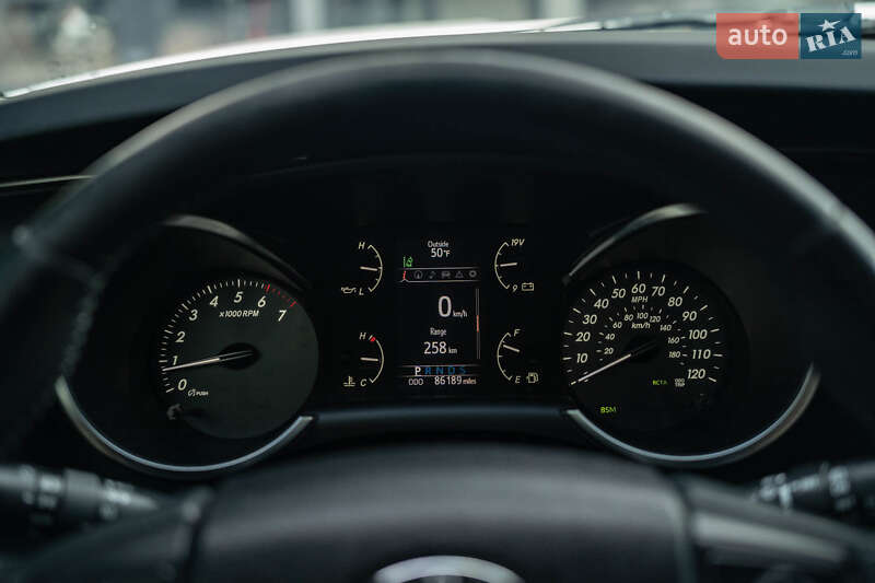 Позашляховик / Кросовер Toyota Sequoia 2018 в Чернівцях