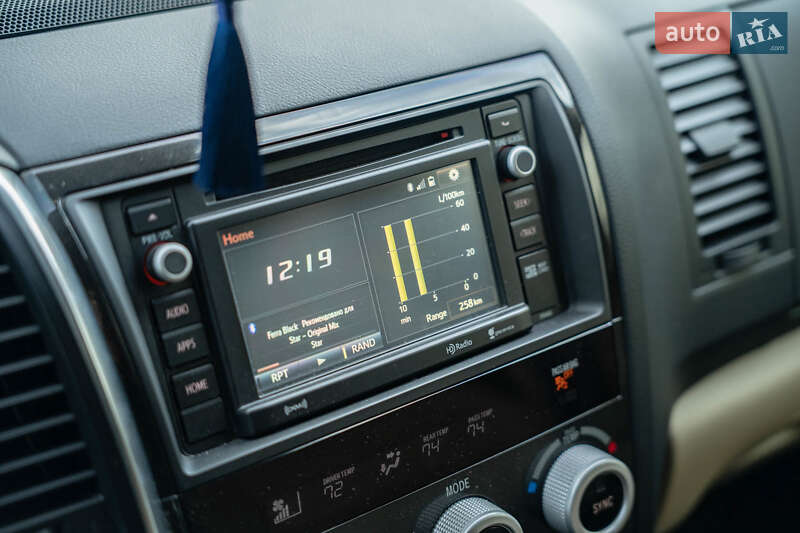 Позашляховик / Кросовер Toyota Sequoia 2018 в Чернівцях