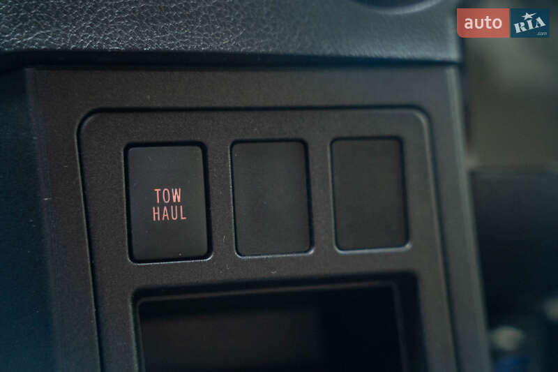 Позашляховик / Кросовер Toyota Sequoia 2018 в Чернівцях