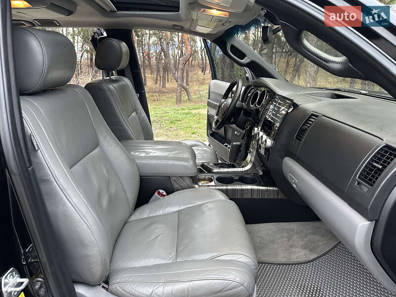 Позашляховик / Кросовер Toyota Sequoia 2008 в Києві