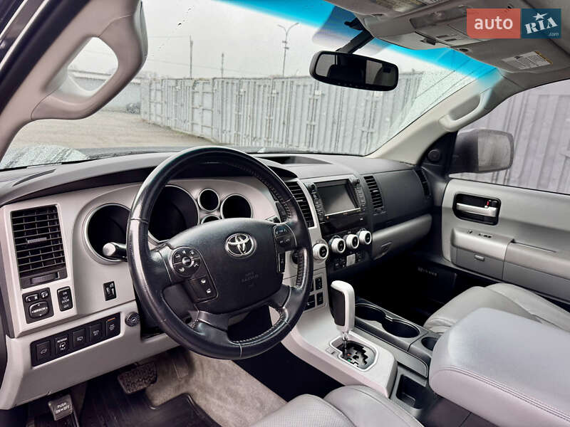 Позашляховик / Кросовер Toyota Sequoia 2008 в Києві
