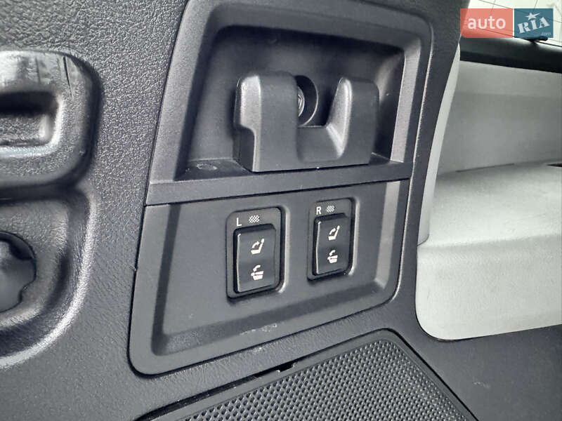 Позашляховик / Кросовер Toyota Sequoia 2008 в Києві