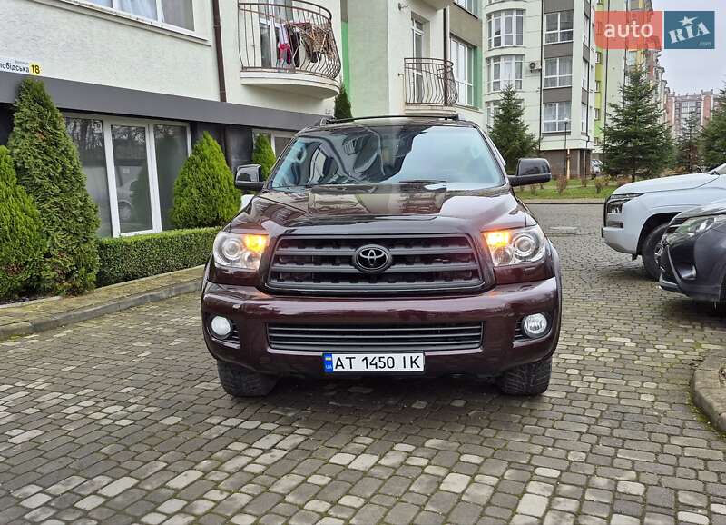 Позашляховик / Кросовер Toyota Sequoia 2012 в Івано-Франківську