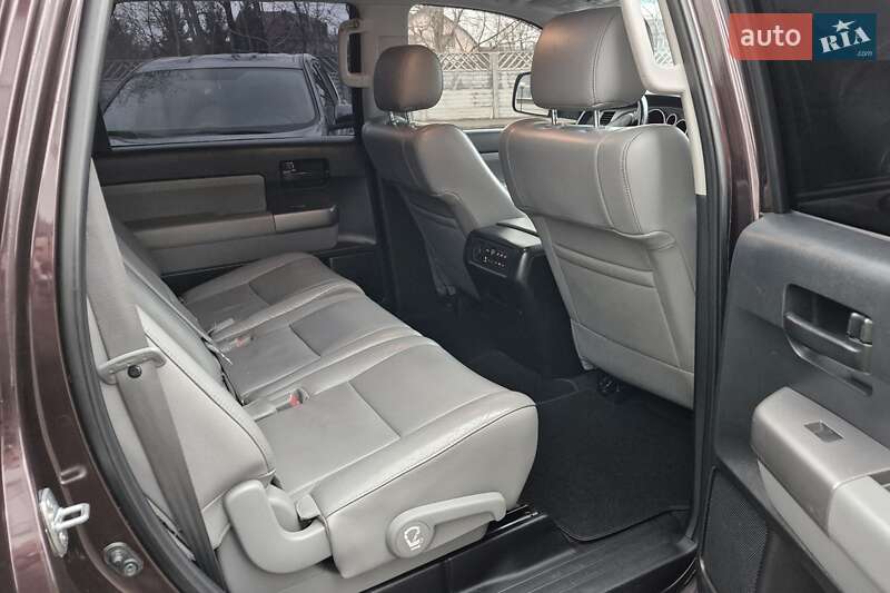 Позашляховик / Кросовер Toyota Sequoia 2012 в Івано-Франківську