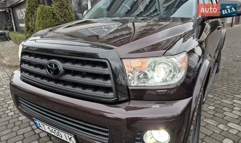 Позашляховик / Кросовер Toyota Sequoia 2012 в Івано-Франківську