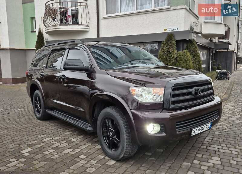 Позашляховик / Кросовер Toyota Sequoia 2012 в Івано-Франківську