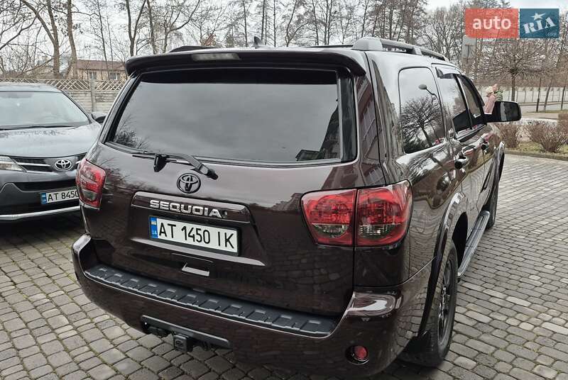 Позашляховик / Кросовер Toyota Sequoia 2012 в Івано-Франківську