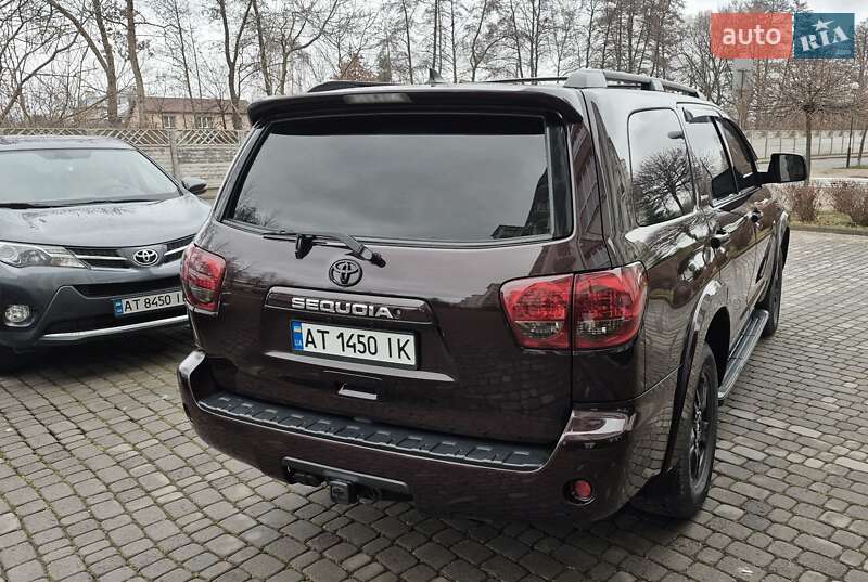 Позашляховик / Кросовер Toyota Sequoia 2012 в Івано-Франківську