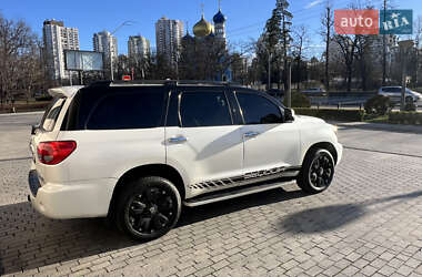 Позашляховик / Кросовер Toyota Sequoia 2016 в Києві