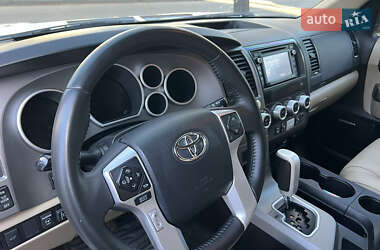 Позашляховик / Кросовер Toyota Sequoia 2016 в Києві