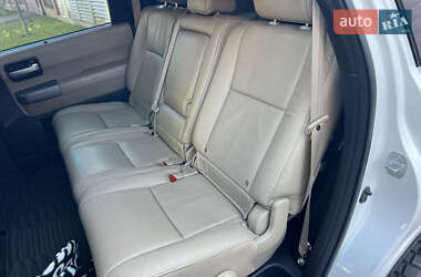 Позашляховик / Кросовер Toyota Sequoia 2016 в Києві