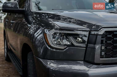 Внедорожник / Кроссовер Toyota Sequoia 2016 в Черкассах