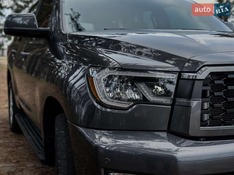 Внедорожник / Кроссовер Toyota Sequoia 2016 в Черкассах