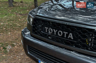 Внедорожник / Кроссовер Toyota Sequoia 2016 в Черкассах