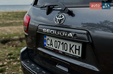 Внедорожник / Кроссовер Toyota Sequoia 2016 в Черкассах