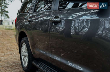 Внедорожник / Кроссовер Toyota Sequoia 2016 в Черкассах